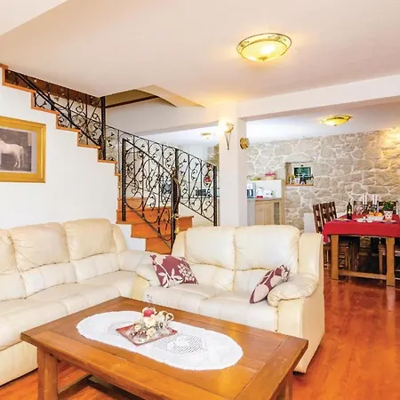 Holiday home Awesome In Komin With 4 Bedrooms, Outdoor Swimming Pool And Heated Swimming Pool
