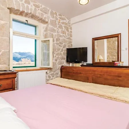 Awesome In Komin With 4 Bedrooms, Outdoor Swimming Pool And Heated Swimming Pool Holiday home