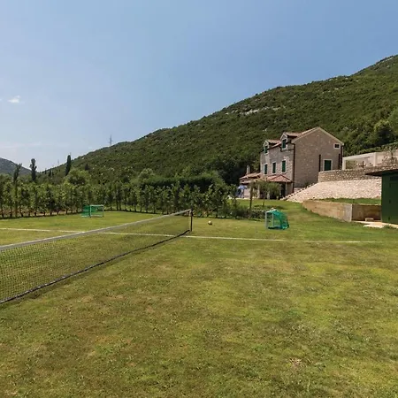 Holiday home Awesome In Komin With 4 Bedrooms, Outdoor Swimming Pool And Heated Swimming Pool *