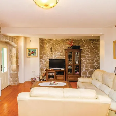 Awesome In Komin With 4 Bedrooms, Outdoor Swimming Pool And Heated Swimming Pool