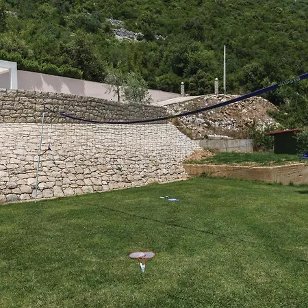 Awesome In Komin With 4 Bedrooms, Outdoor Swimming Pool And Heated Swimming Pool