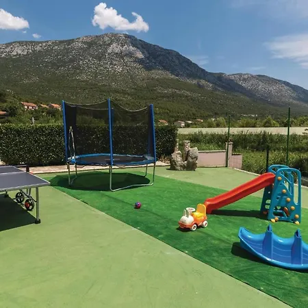 Awesome In Komin With 4 Bedrooms, Outdoor Swimming Pool And Heated Swimming Pool Holiday home *