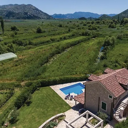 Holiday home Awesome In Komin With 4 Bedrooms, Outdoor Swimming Pool And Heated Swimming Pool