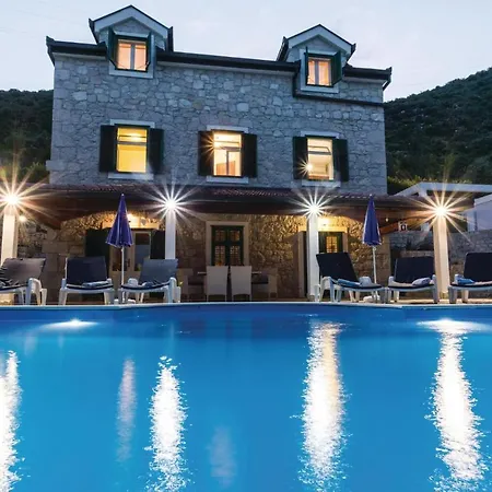 Awesome In Komin With 4 Bedrooms, Outdoor Swimming Pool And Heated Swimming Pool Komin (Dubrovnik-Neretva)