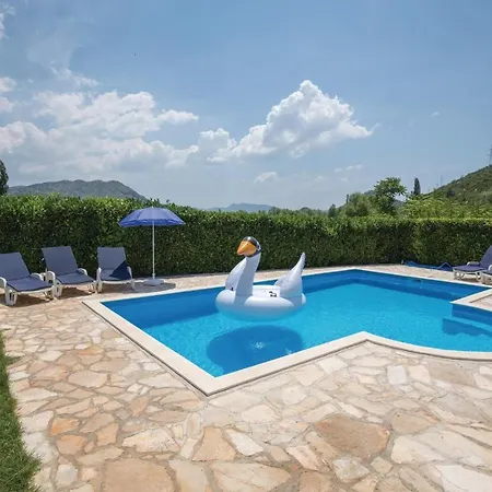 Awesome In Komin With 4 Bedrooms, Outdoor Swimming Pool And Heated Swimming Pool Holiday home *