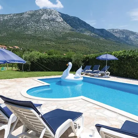 Awesome In Komin With 4 Bedrooms, Outdoor Swimming Pool And Heated Swimming Pool Holiday home *