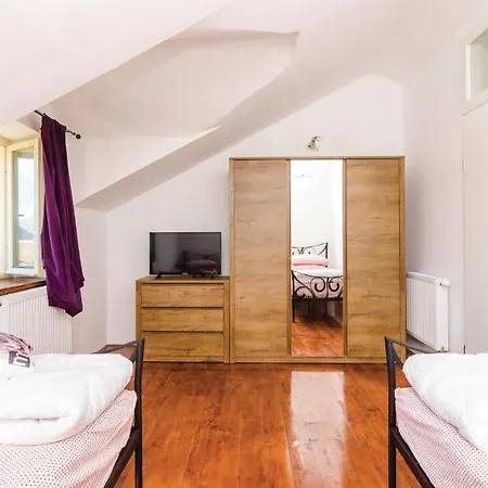 Awesome In Komin With 4 Bedrooms, Outdoor Swimming Pool And Heated Swimming Pool Holiday home Komin (Dubrovnik-Neretva)