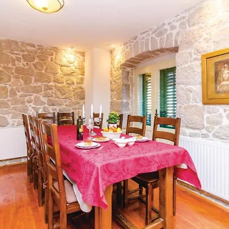 Awesome In Komin With 4 Bedrooms, Outdoor Swimming Pool And Heated Swimming Pool * Komin (Dubrovnik-Neretva)