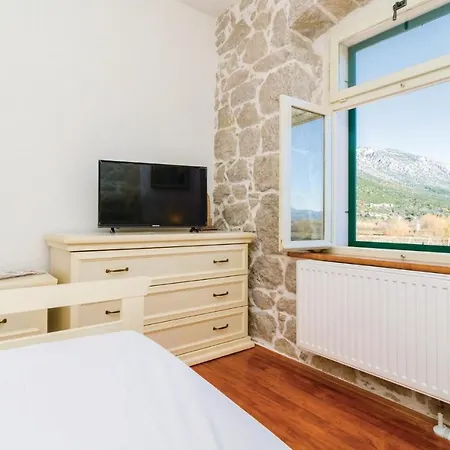Awesome In Komin With 4 Bedrooms, Outdoor Swimming Pool And Heated Swimming Pool