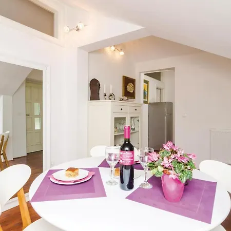 Holiday home Awesome In Komin With 4 Bedrooms, Outdoor Swimming Pool And Heated Swimming Pool *
