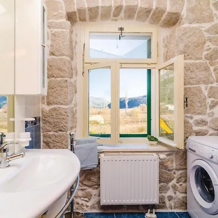 Awesome In Komin With 4 Bedrooms, Outdoor Swimming Pool And Heated Swimming Pool