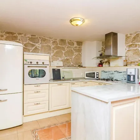 Awesome In Komin With 4 Bedrooms, Outdoor Swimming Pool And Heated Swimming Pool Holiday home *