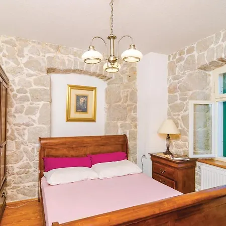 Awesome In Komin With 4 Bedrooms, Outdoor Swimming Pool And Heated Swimming Pool