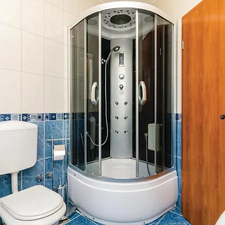 Awesome In Komin With 4 Bedrooms, Outdoor Swimming Pool And Heated Swimming Pool Komin (Dubrovnik-Neretva)