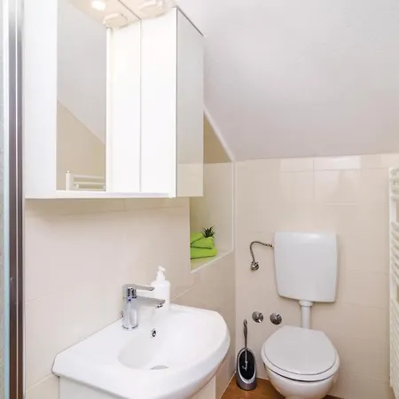 Awesome In Komin With 4 Bedrooms, Outdoor Swimming Pool And Heated Swimming Pool Komin (Dubrovnik-Neretva)